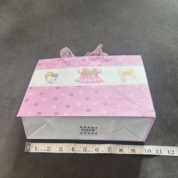 Baby Shower Gift Bags 12 Pack Ribbon Handles 3 Designs Yellow Pink Green NEW - Picture 3 of 11